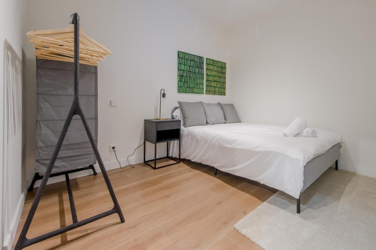 Modern Apt & Cool Interior Design En El Retiro Apartment Madrid Ngoại thất bức ảnh