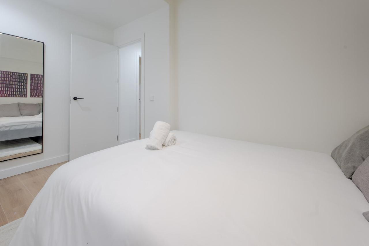 Modern Apt & Cool Interior Design En El Retiro Apartment Madrid Ngoại thất bức ảnh