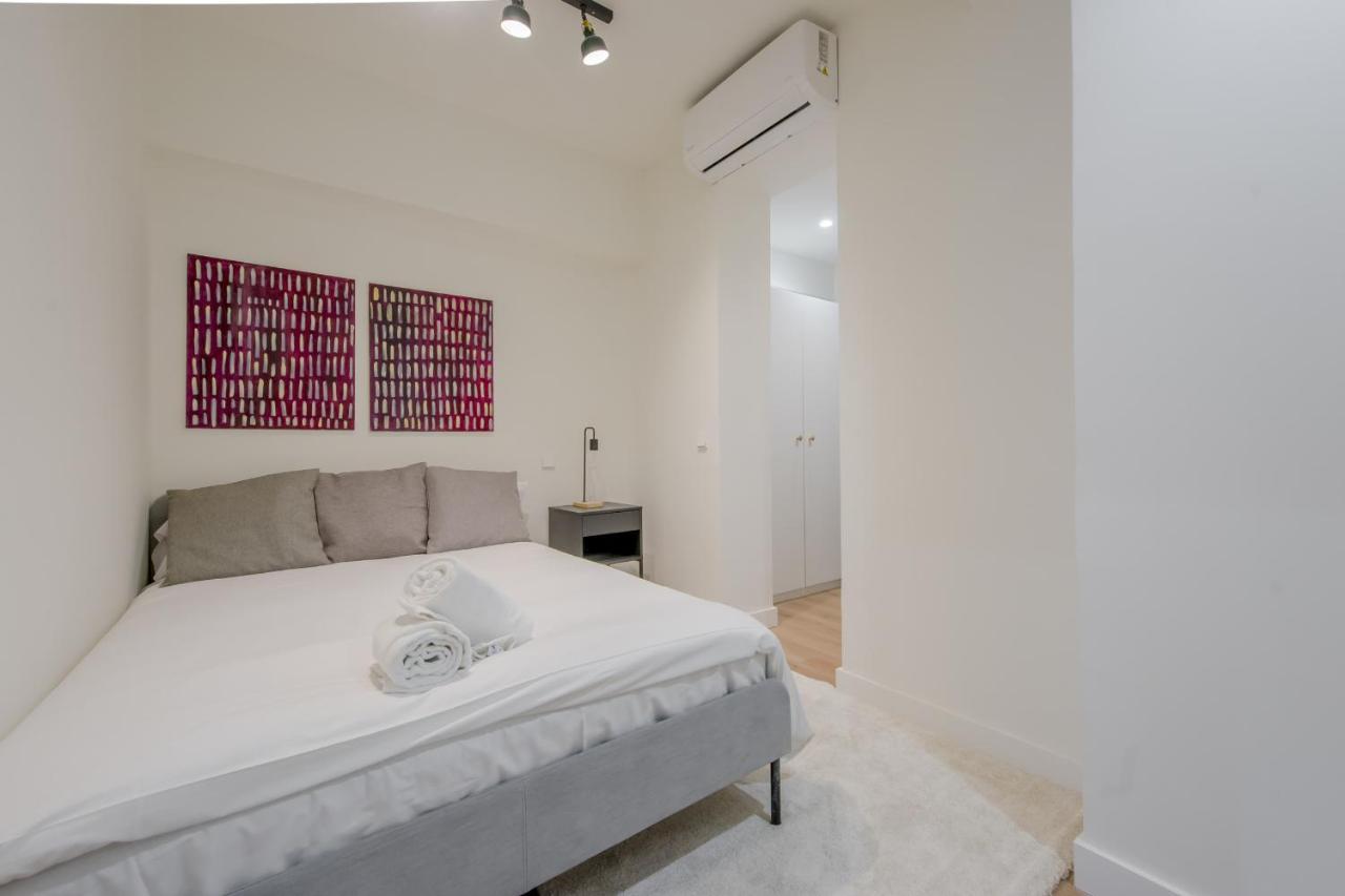Modern Apt & Cool Interior Design En El Retiro Apartment Madrid Ngoại thất bức ảnh
